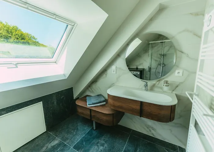 Leha Avec Jacuzzi à Pour 5 Personnes Hébergement de vacances *