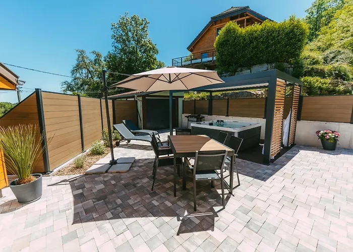 Leha Avec Jacuzzi à Pour 5 Personnes *