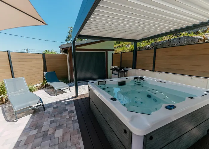Hébergement de vacances Leha Avec Jacuzzi à Pour 5 Personnes